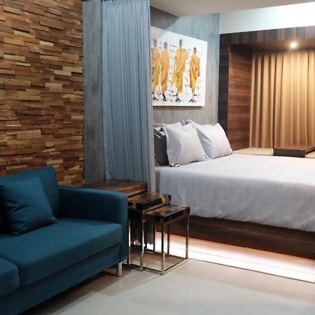 Lavenderbnb Room 2 At Uttara The Icon Apartment Yogyakarta Exterior foto